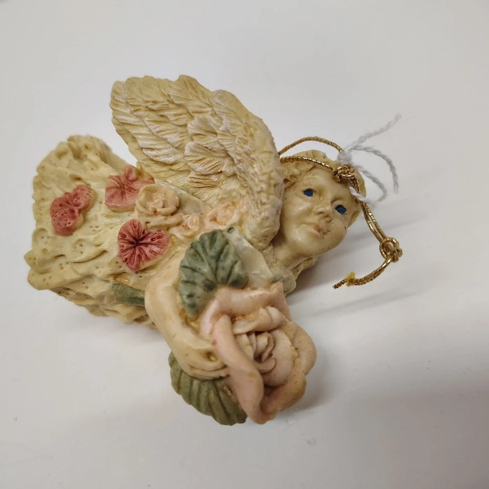 Vintage Angel Ornament Holding Rose‎ Cherub Resin Beige 3.5in